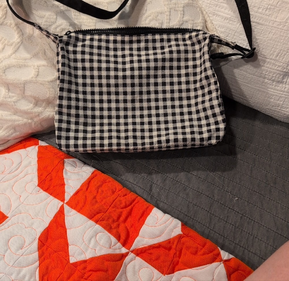 Black and White Gingham Crossbody Bag - Baggu - Picture 3 of 4